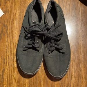 “Off the Wall” black canvas Vans